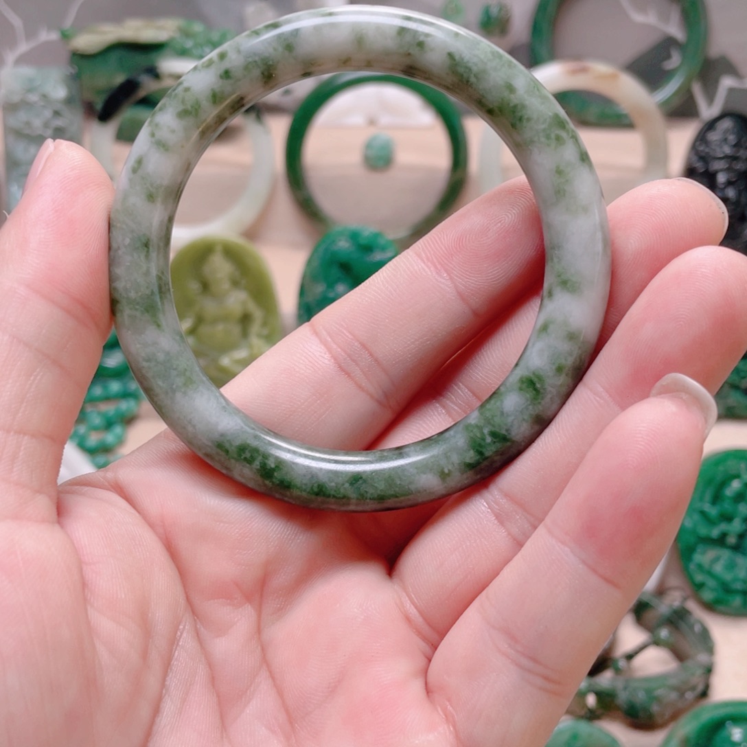 独山玉未镶嵌手镯