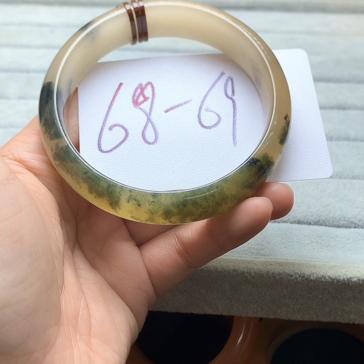 未镶嵌石英质玉（黄龙玉）手镯用****4