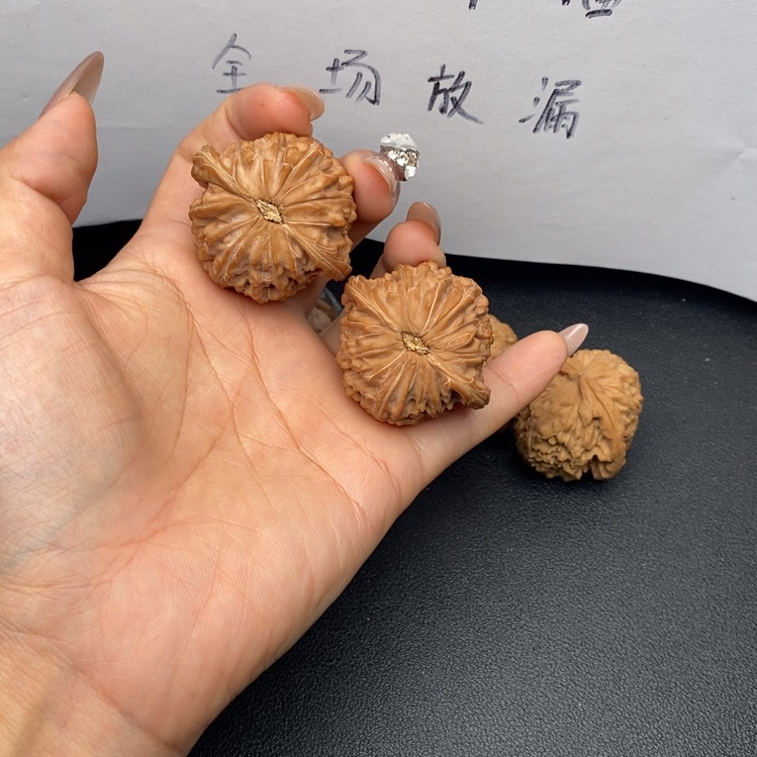 想***饭文玩核桃把件40*磨盘