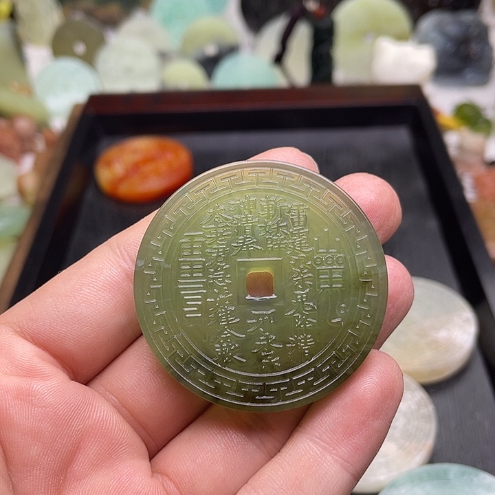 蛇纹石玉挂件合金