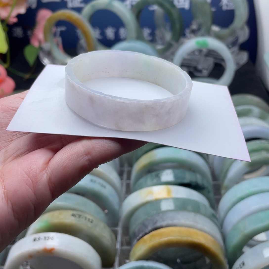 定制翡翠未镶嵌翡翠手镯