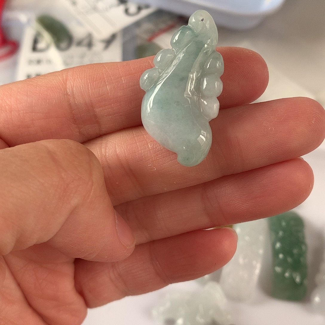 翡翠颈饰未镶嵌如意