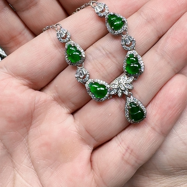 翡翠颈饰未镶嵌天然A货翡翠放漏