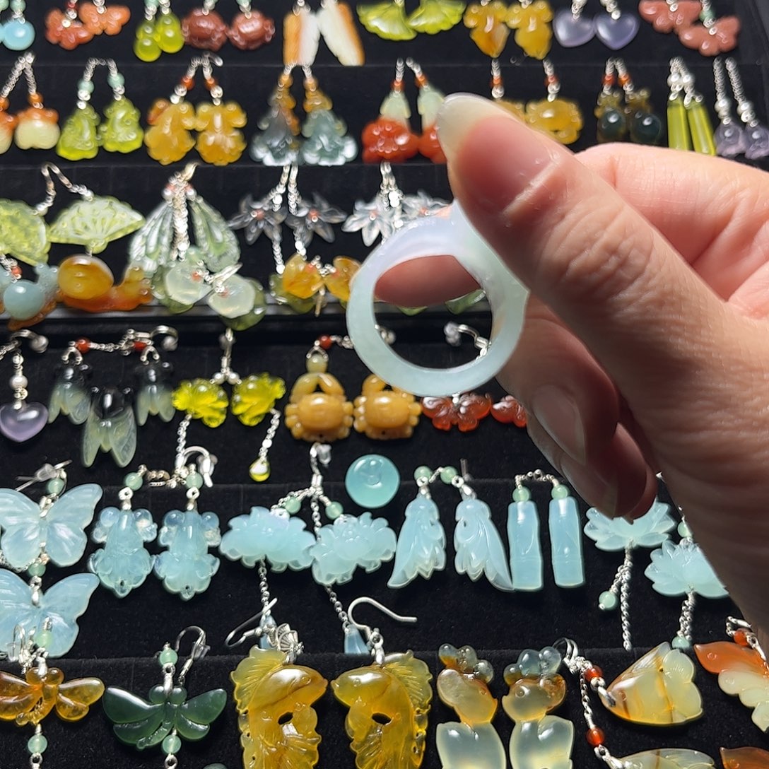 素***）蛇纹石玉未镶嵌耳饰