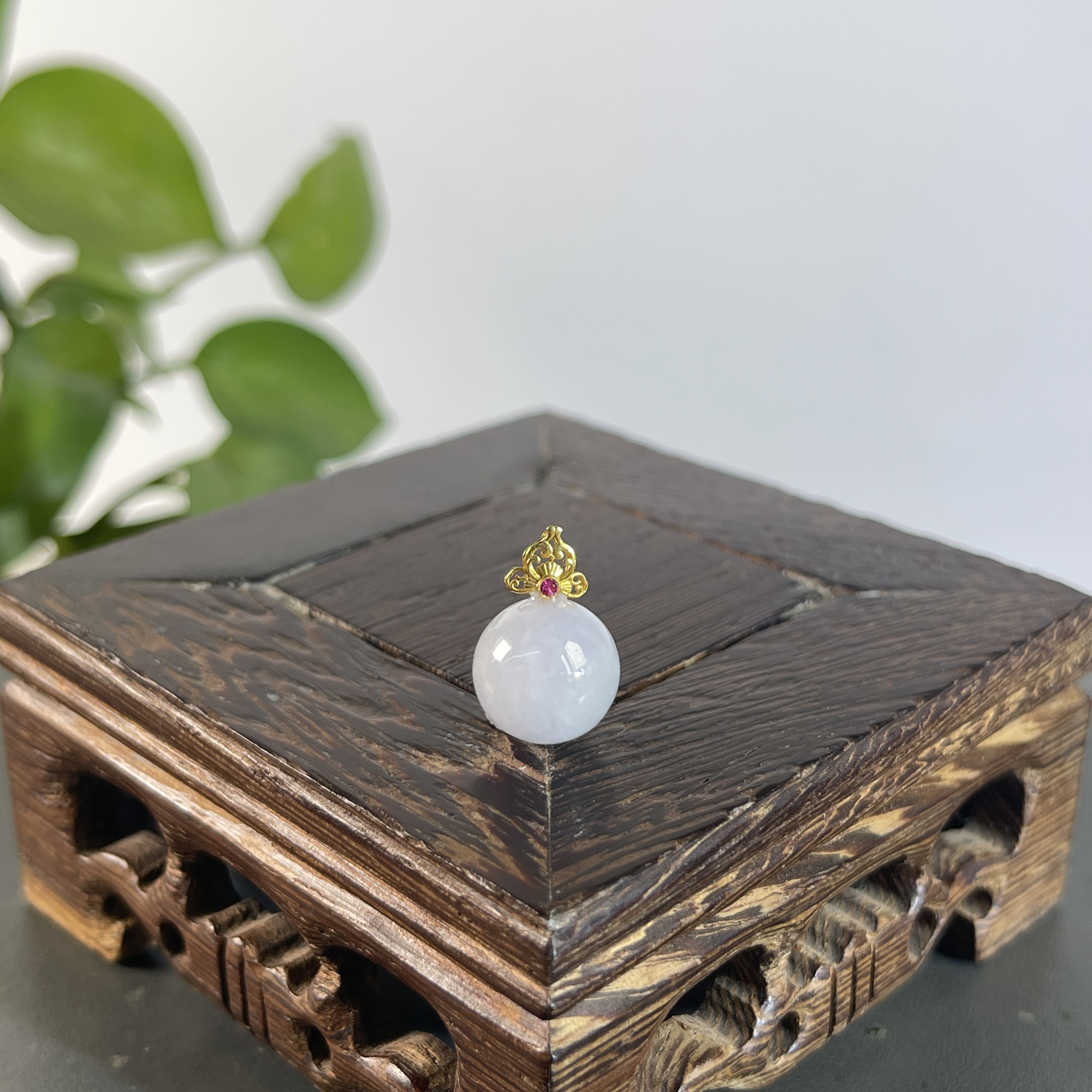 JGW18-53 天然缅甸A货翡翠  18K扣头吊坠