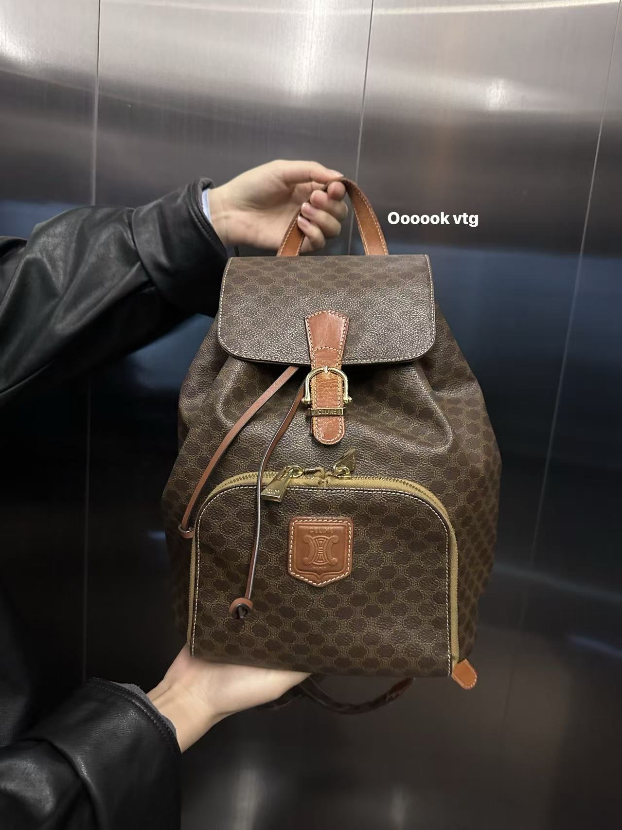 95新 Celine/思琳 CS6956  celine瑟琳  棕色凯旋门双肩包