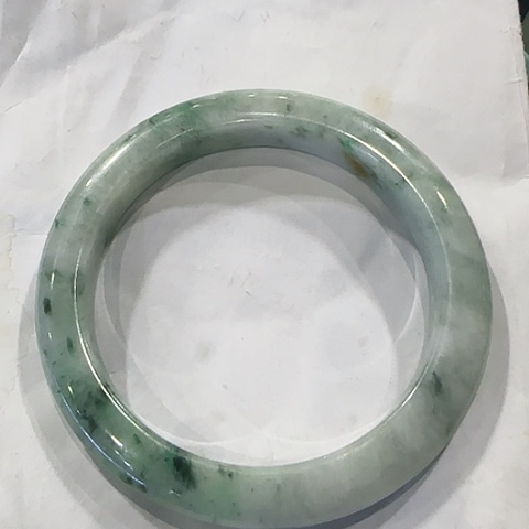 翡翠手镯未镶嵌天然翡翠