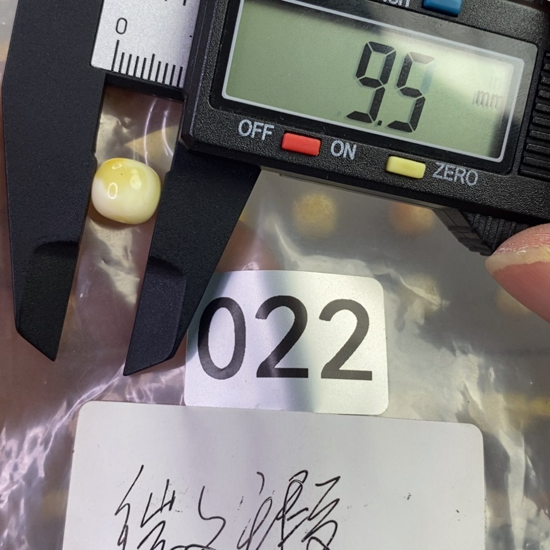 未镶嵌琥珀裸石琥珀蜜蜡吊坠项链