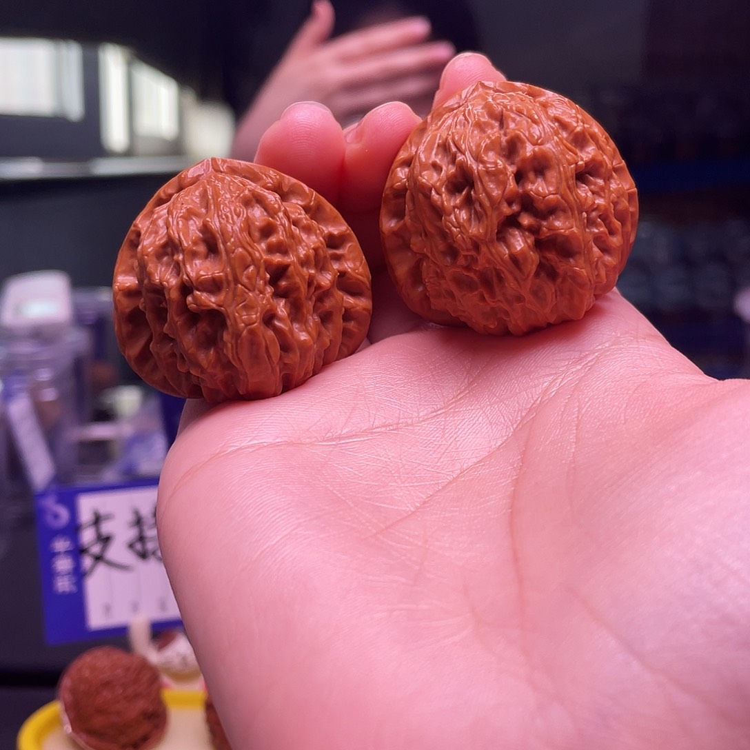 文玩核桃吊坠三角白40