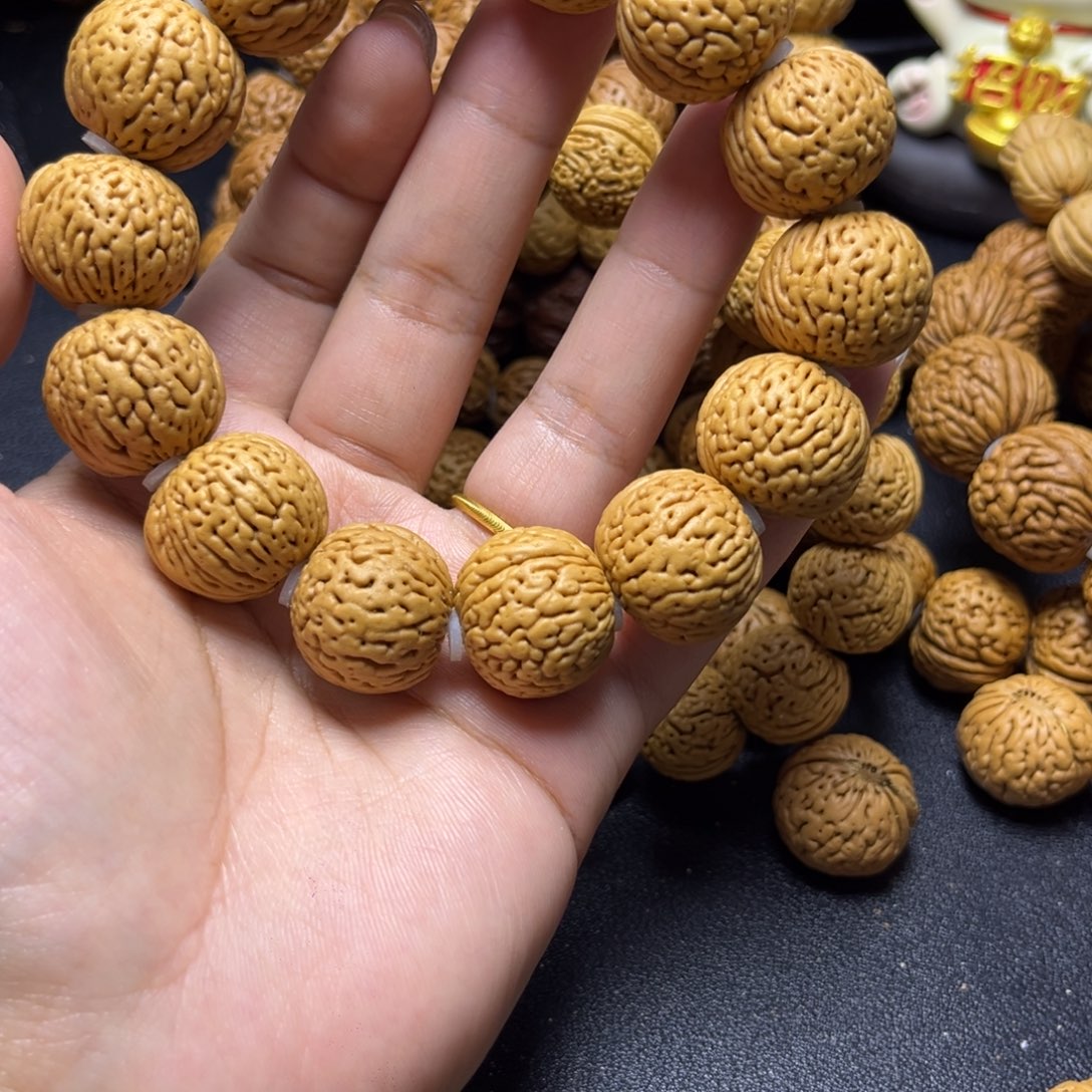 亿***城桃核吊坠20+白月光