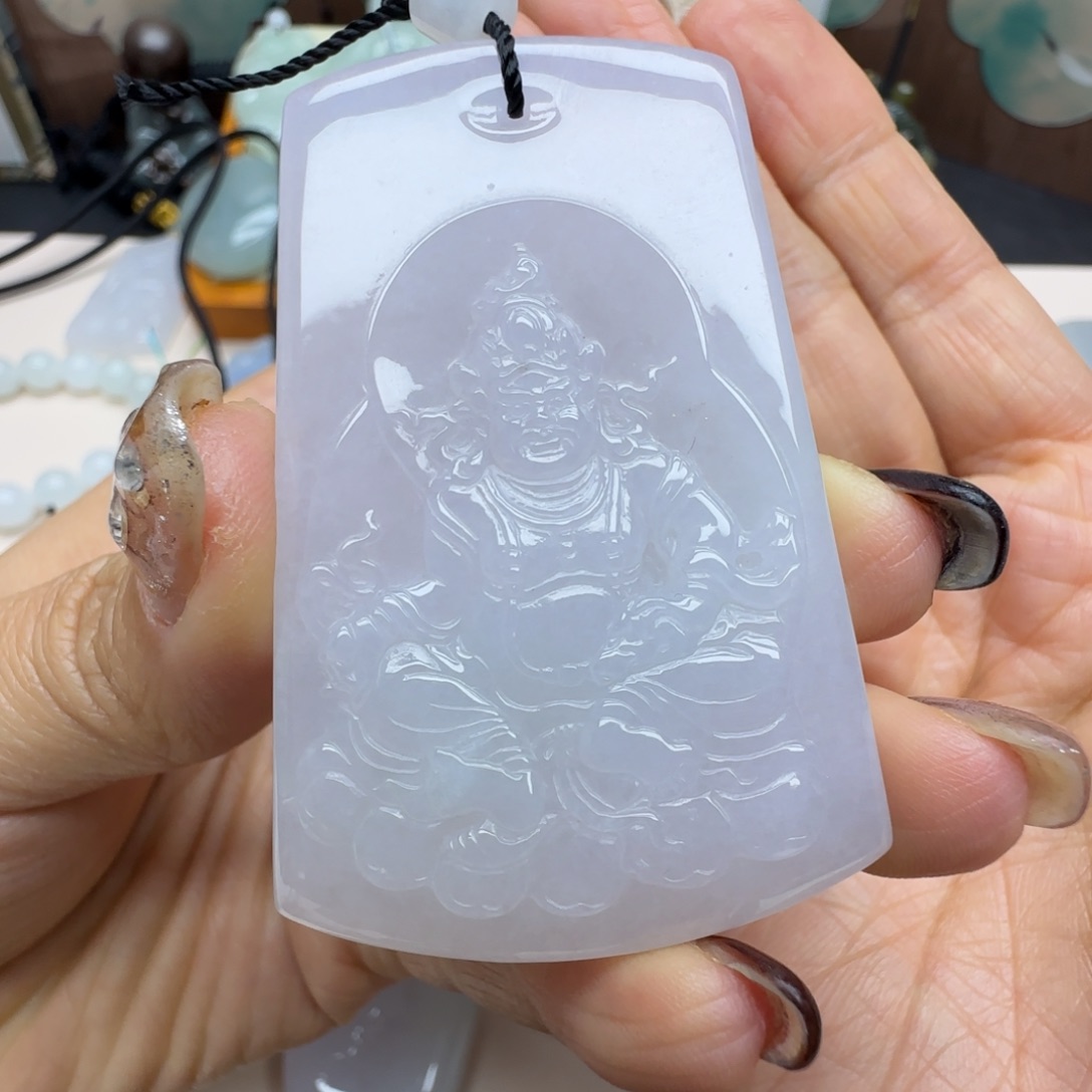 我***豆翡翠未镶嵌颈饰黄财财