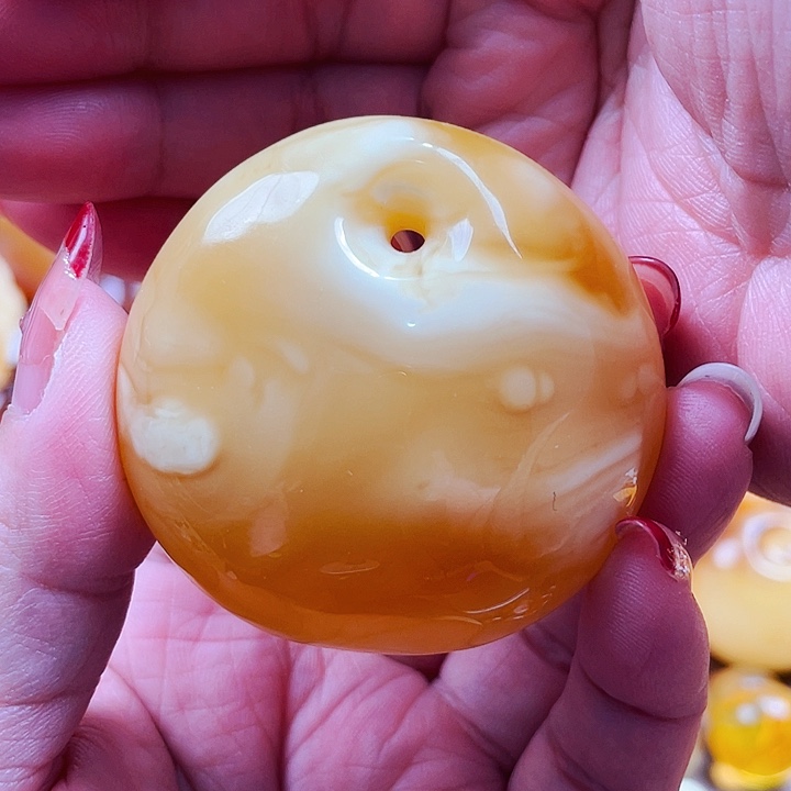琥珀颈饰未镶嵌御****红吊坠