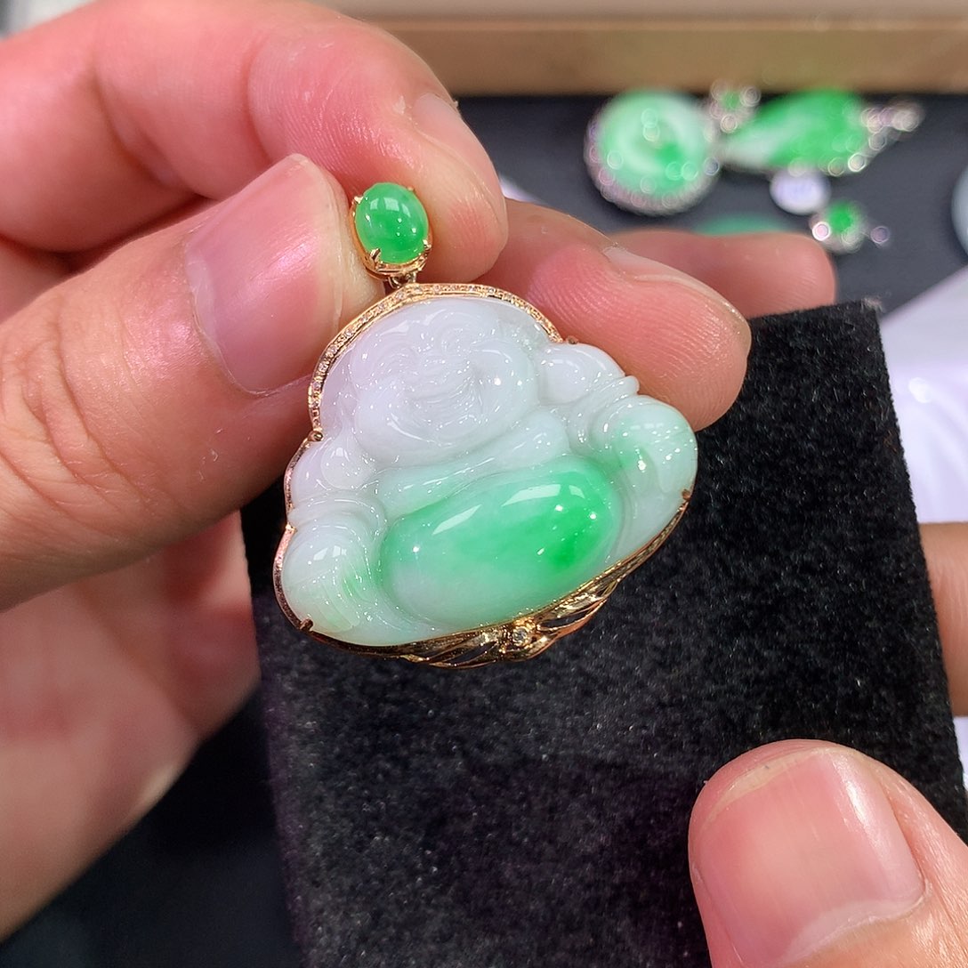 翡翠吊坠(赠链)18K金镶嵌