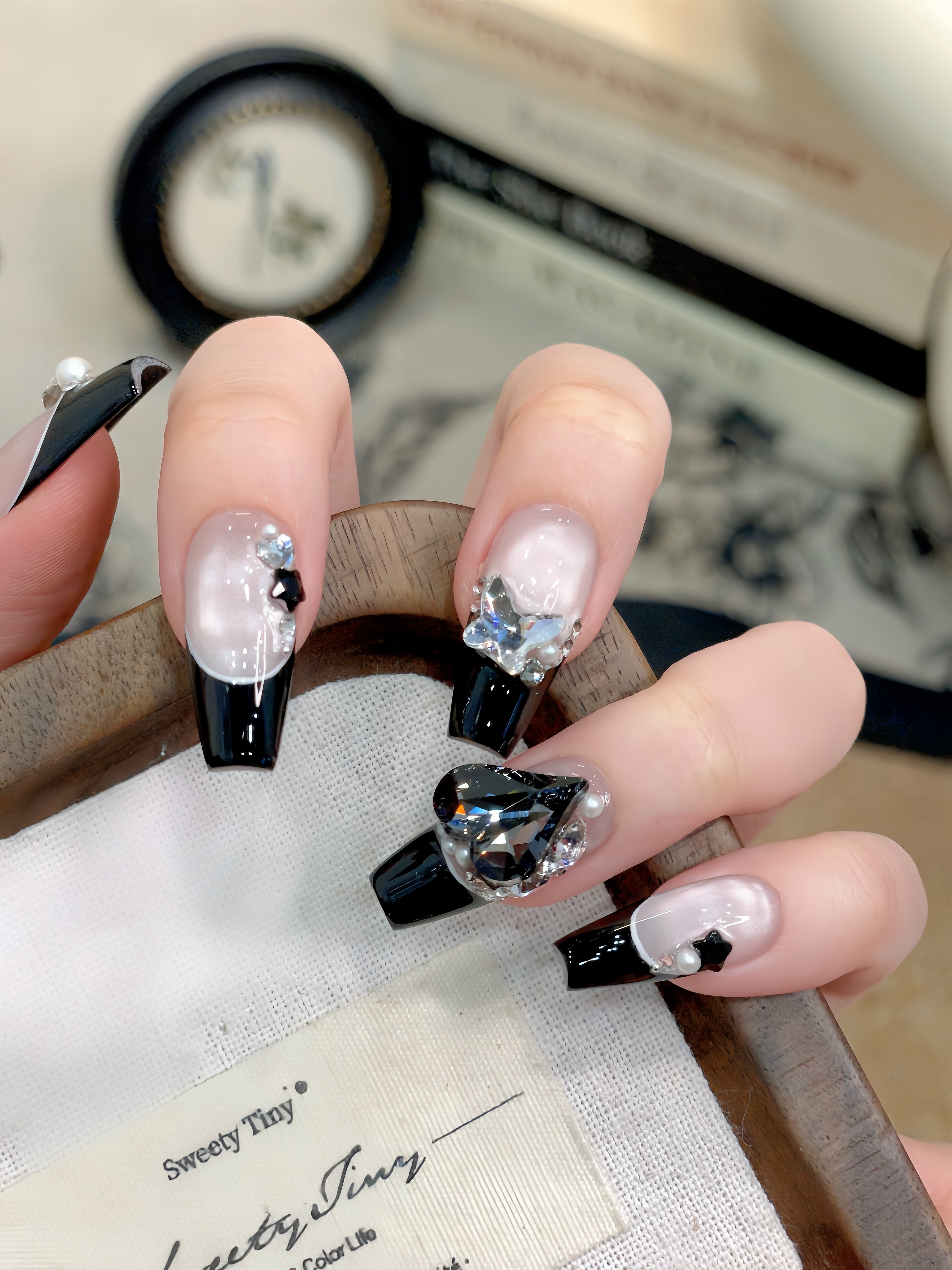 【时空棱镜】Ukulele设计时尚黑白首饰风高级感施华洛穿戴甲