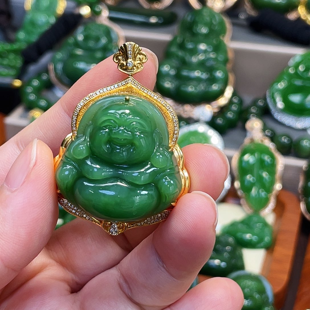 和田玉（碧玉）颈饰18K金镶嵌阳绿佛公30