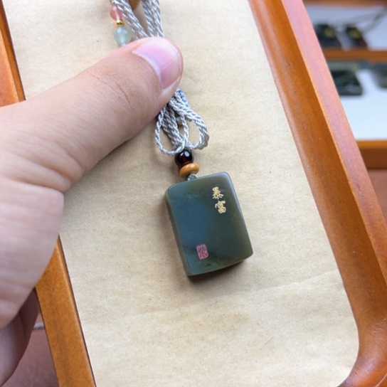 和田玉（糖玉）未镶嵌颈饰