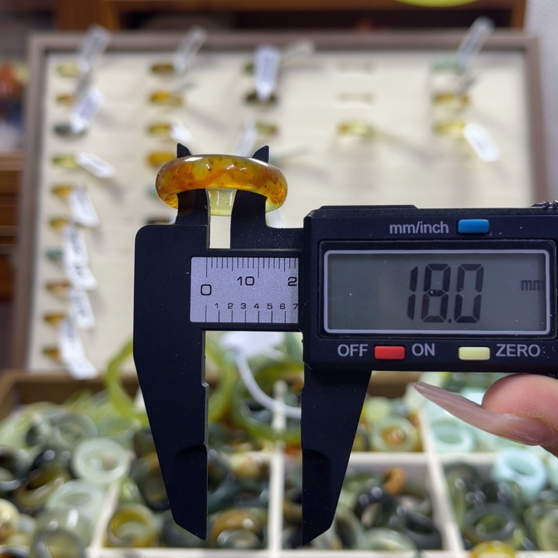 蛇纹石玉未镶嵌手镯140