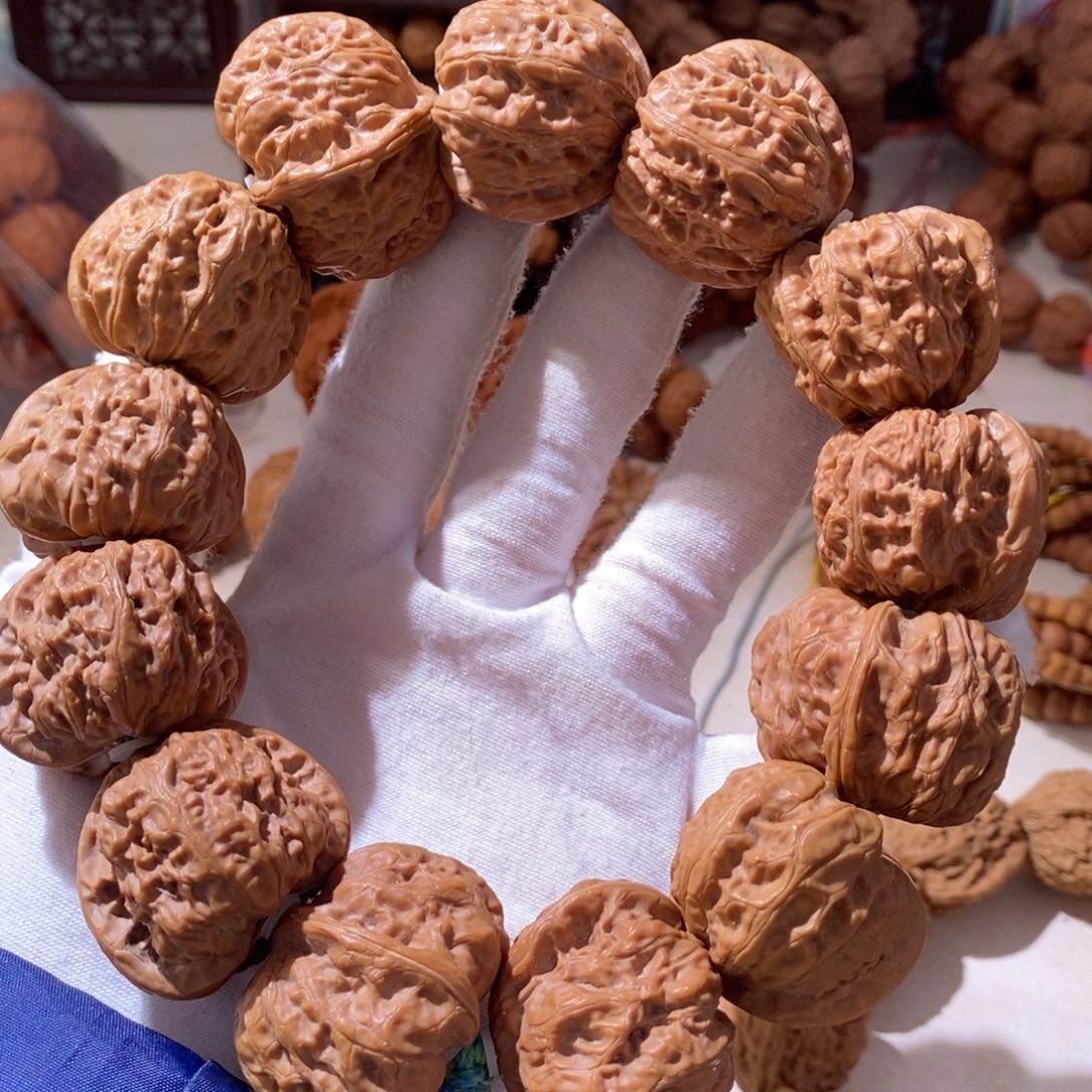 手串文玩核桃…………6