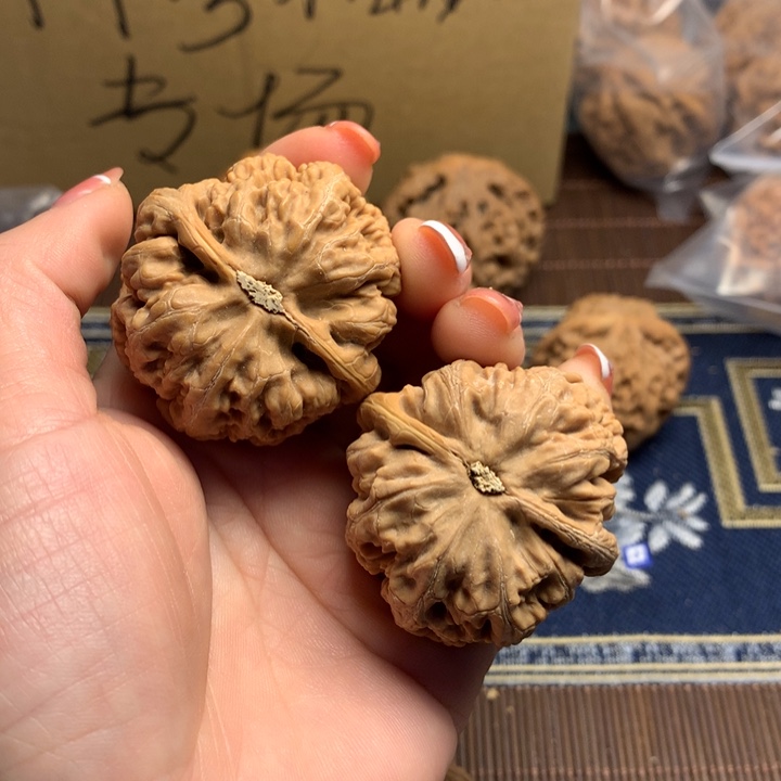 吊坠文玩核桃往**风粗筋