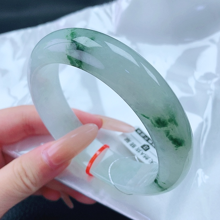 翡翠手镯未镶嵌59轮胎