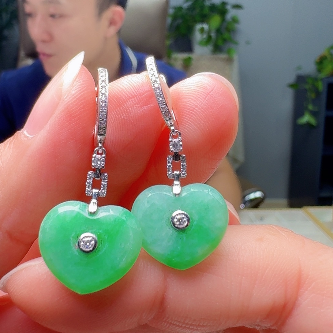 18K金镶嵌翡翠耳饰天然