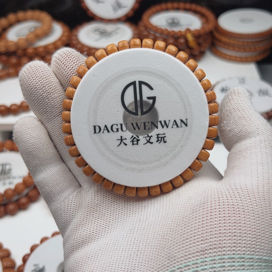 C***n吊坠桃核桃核手串