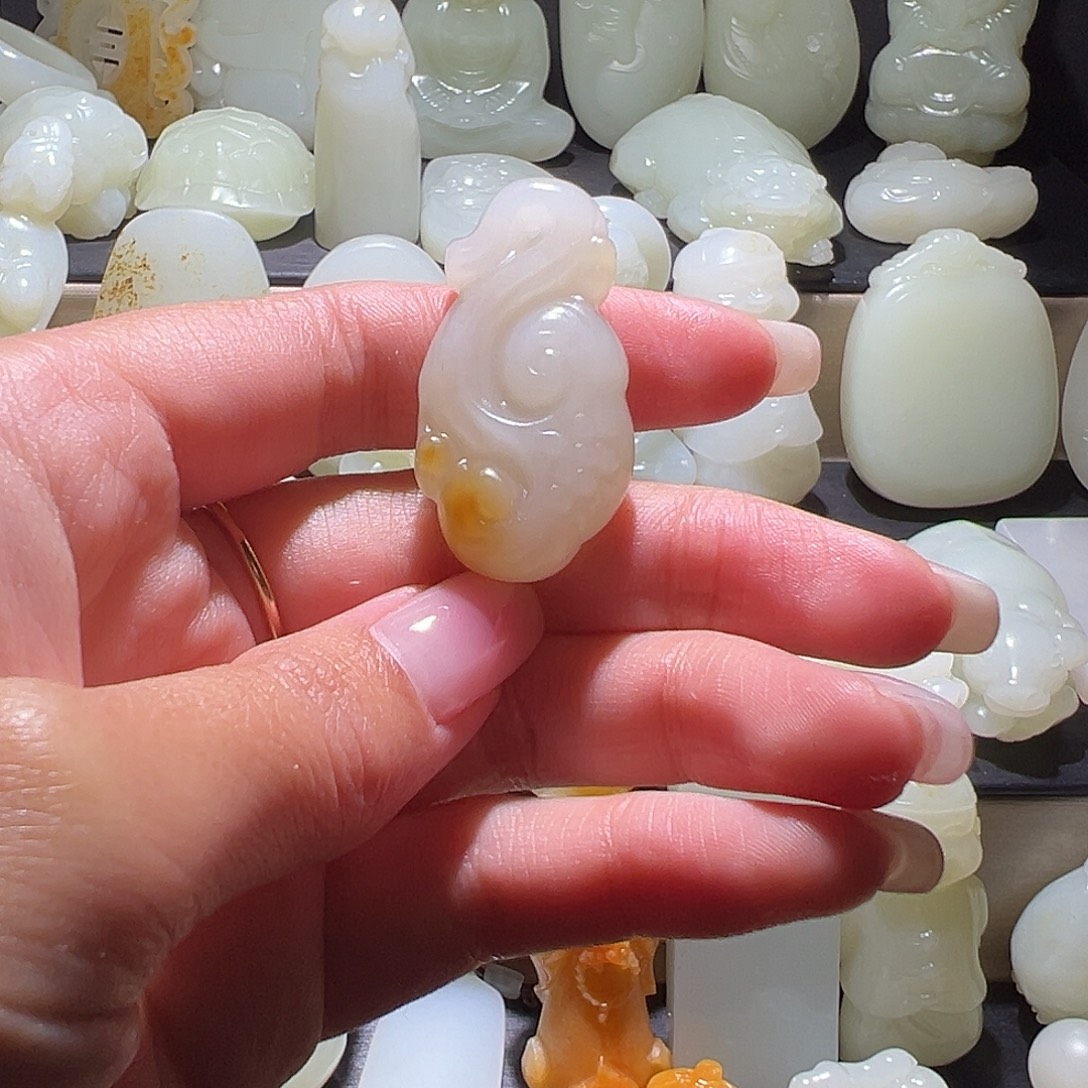 一***缘和田玉未镶嵌颈饰