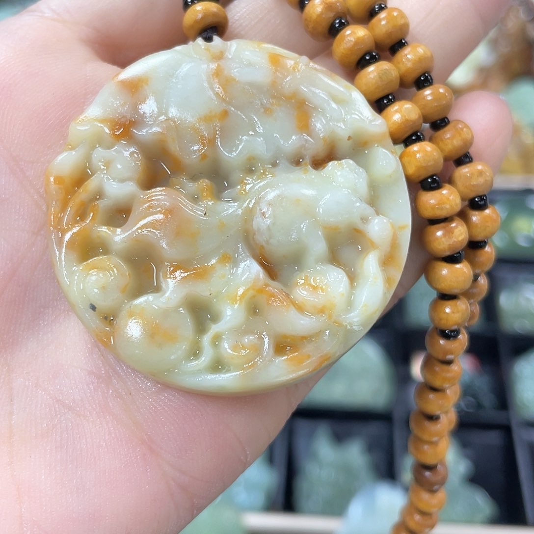 蛇纹石玉颈饰未镶嵌