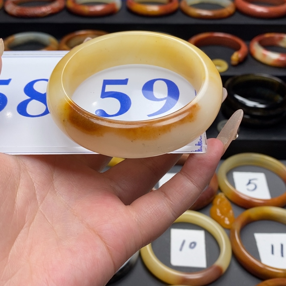 石英质玉（黄龙玉）手镯未镶嵌