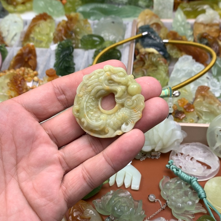 【闪购商品】蛇纹石玉颈饰未镶嵌