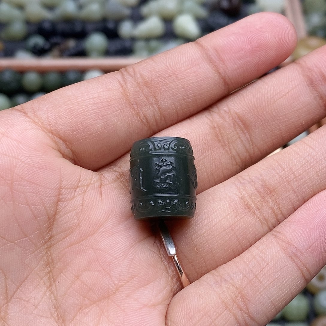 国***立和田玉未镶嵌珠宝半成品