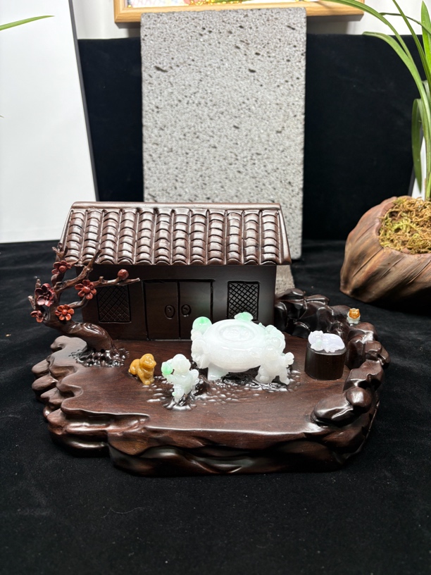 老料翡翠白底青雕刻、司马光砸缸小摆件。