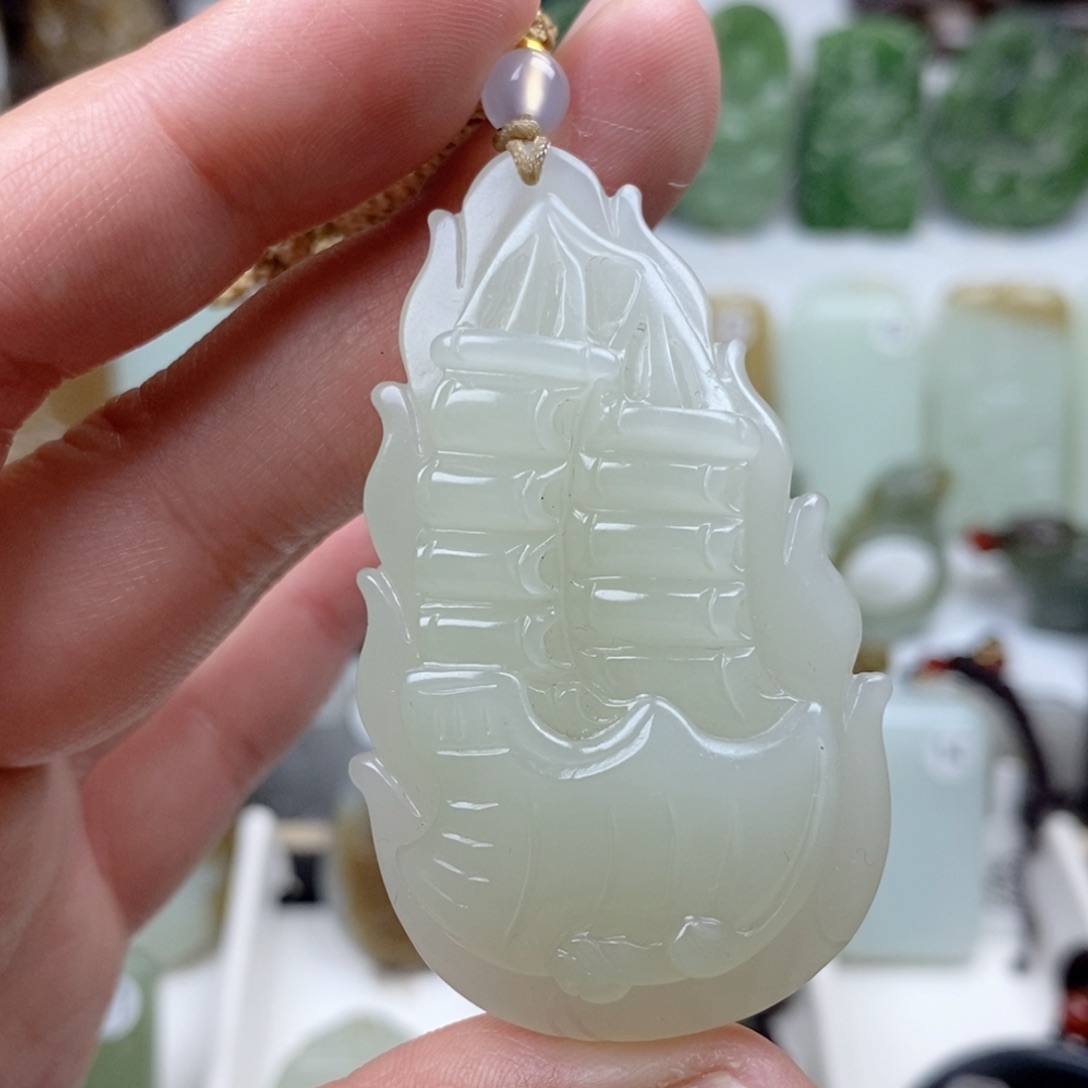 和田玉（糖玉）颈饰未镶嵌