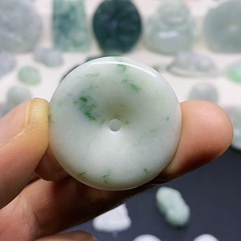 翡翠颈饰未镶嵌吊坠