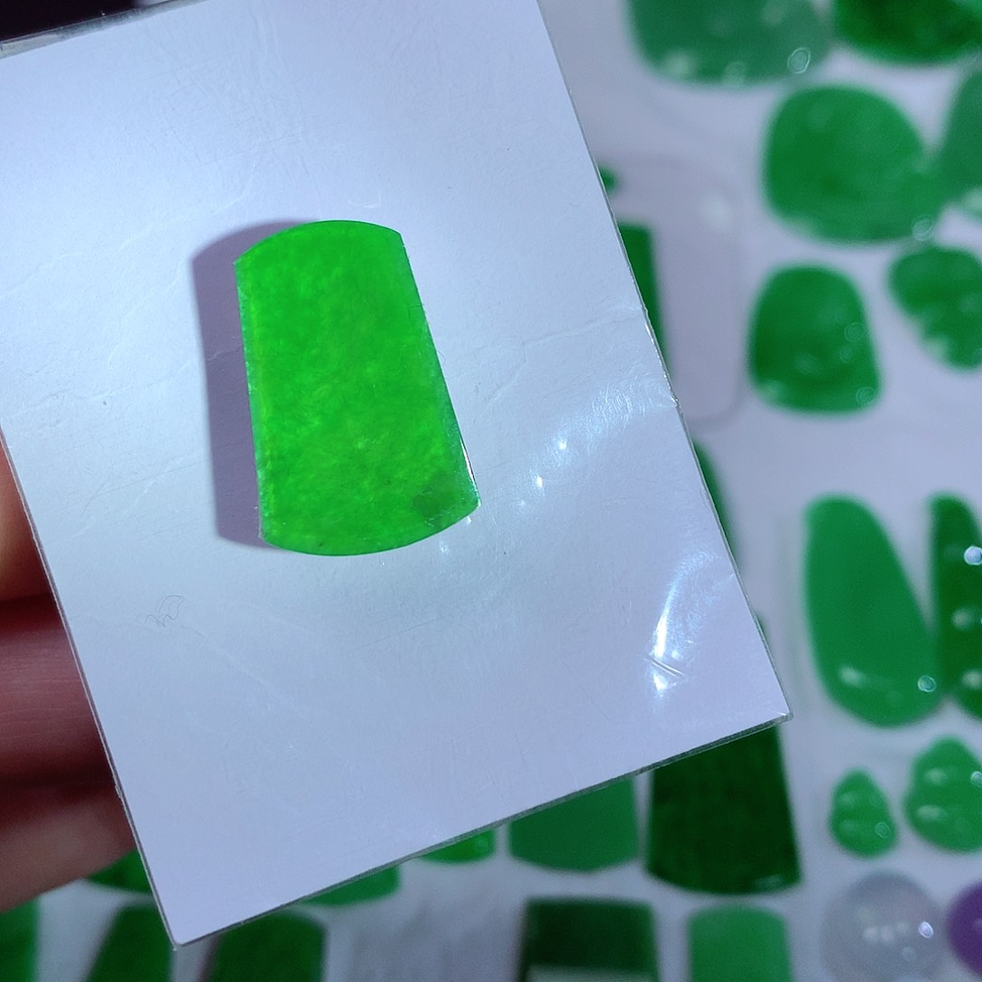 翡翠颈饰未镶嵌天然翡翠