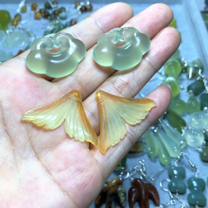 【闪购商品】蛇纹石玉耳环未镶嵌姐****?