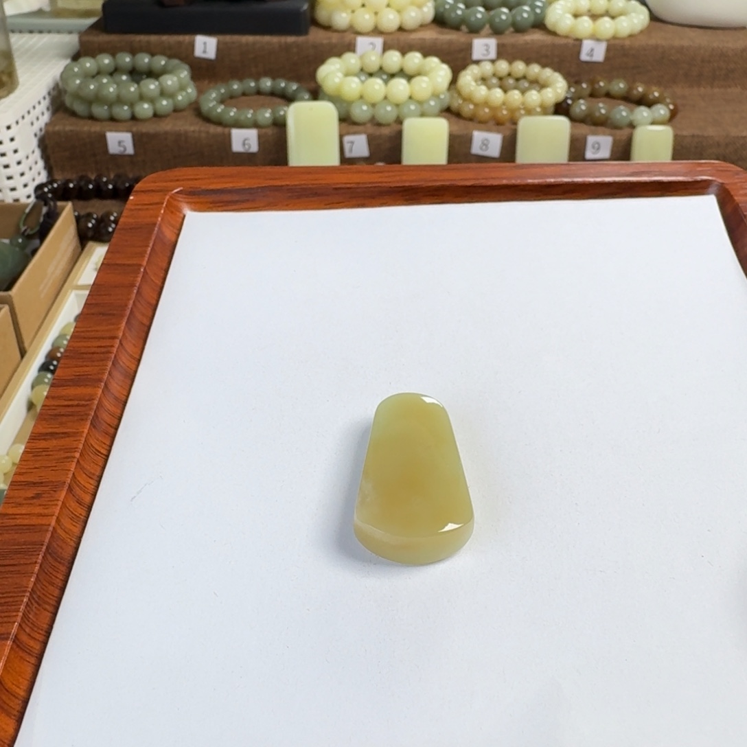 和田玉（糖玉）未镶嵌颈饰