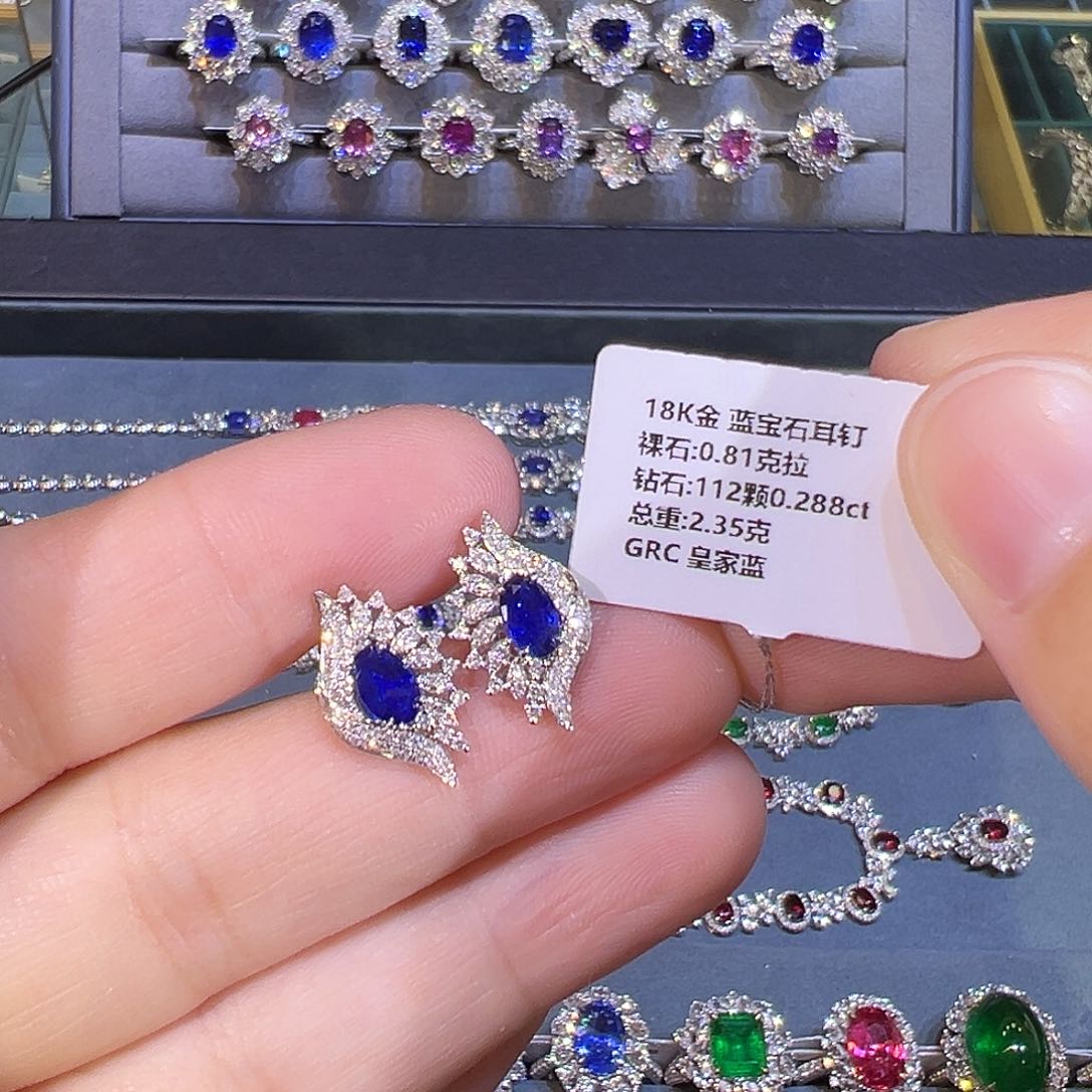 蓝宝石耳钉18K金镶嵌