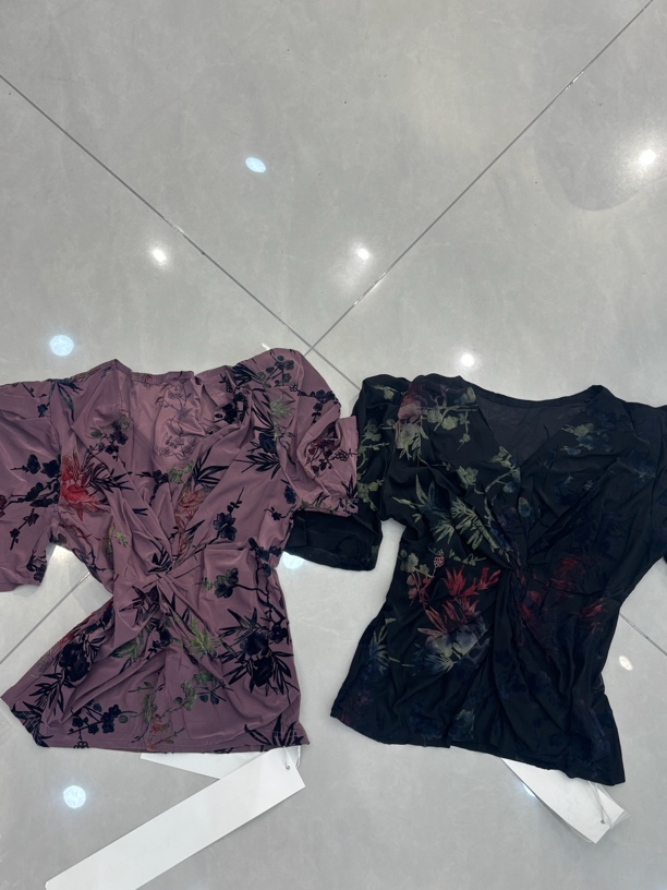 主播同款显瘦纽结设计印花上衣