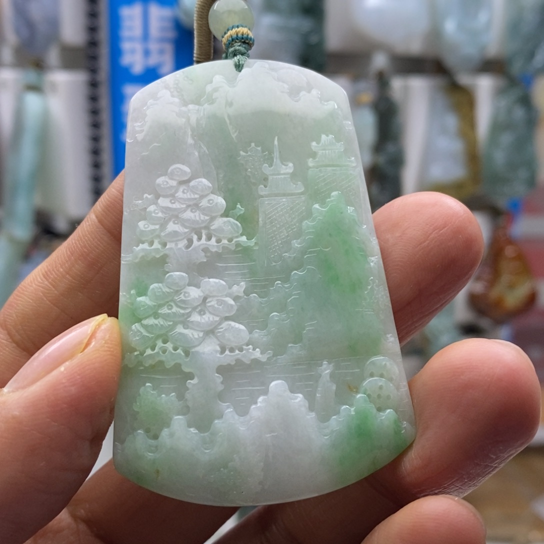 翡翠颈饰未镶嵌山水