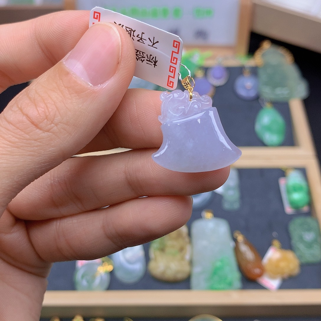 翡翠颈饰18K金镶嵌翡翠