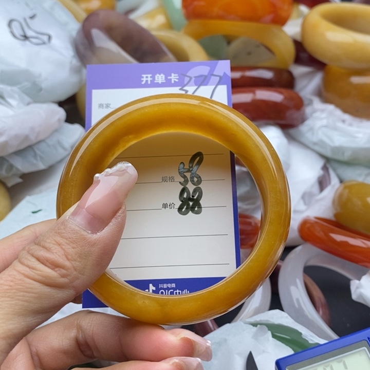 石英质玉手镯未镶嵌