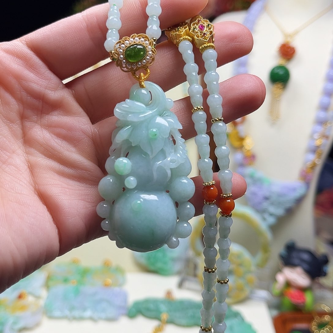 翡翠颈饰未镶嵌天然翡翠