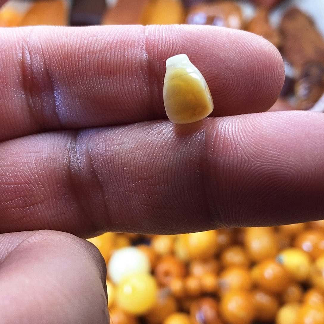 蜜蜡项圈未镶嵌唬皮白花三通