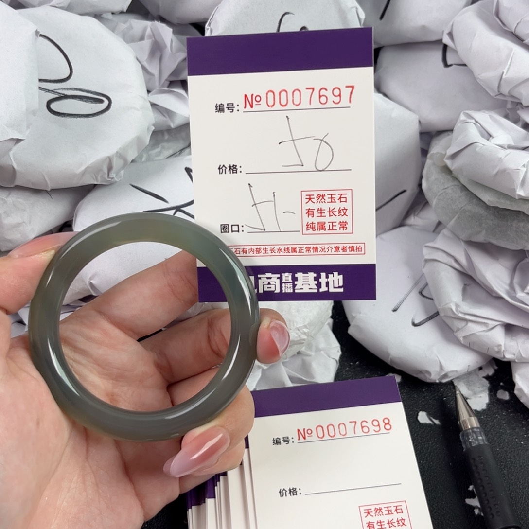 玛瑙/玉髓手镯未镶嵌7697