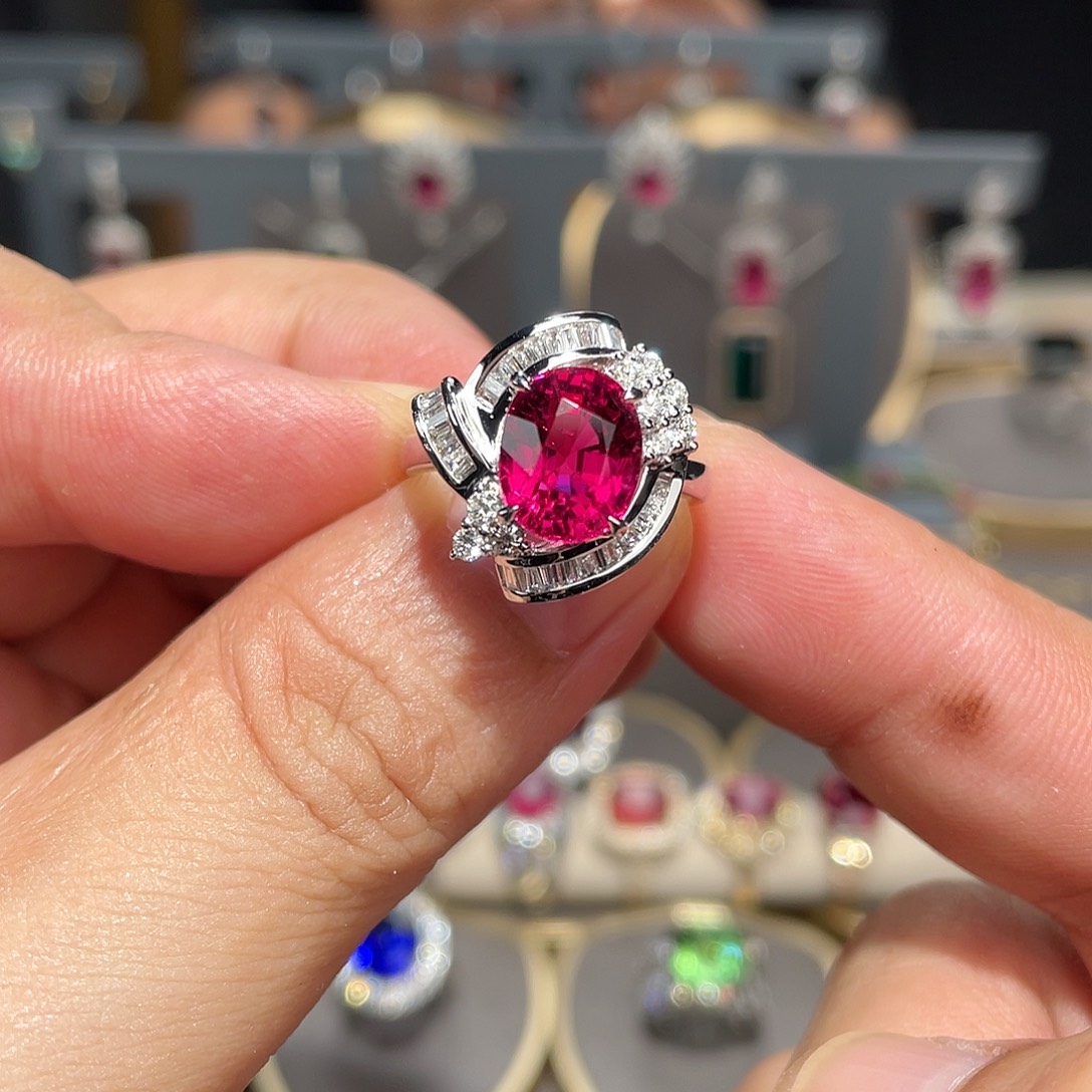18K金镶嵌戒指碧玺3.92ct