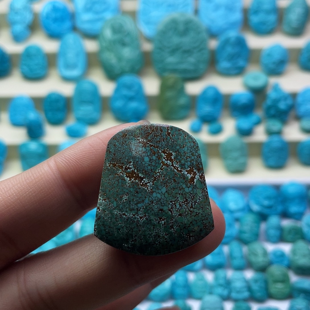 绿松石未镶嵌颈饰