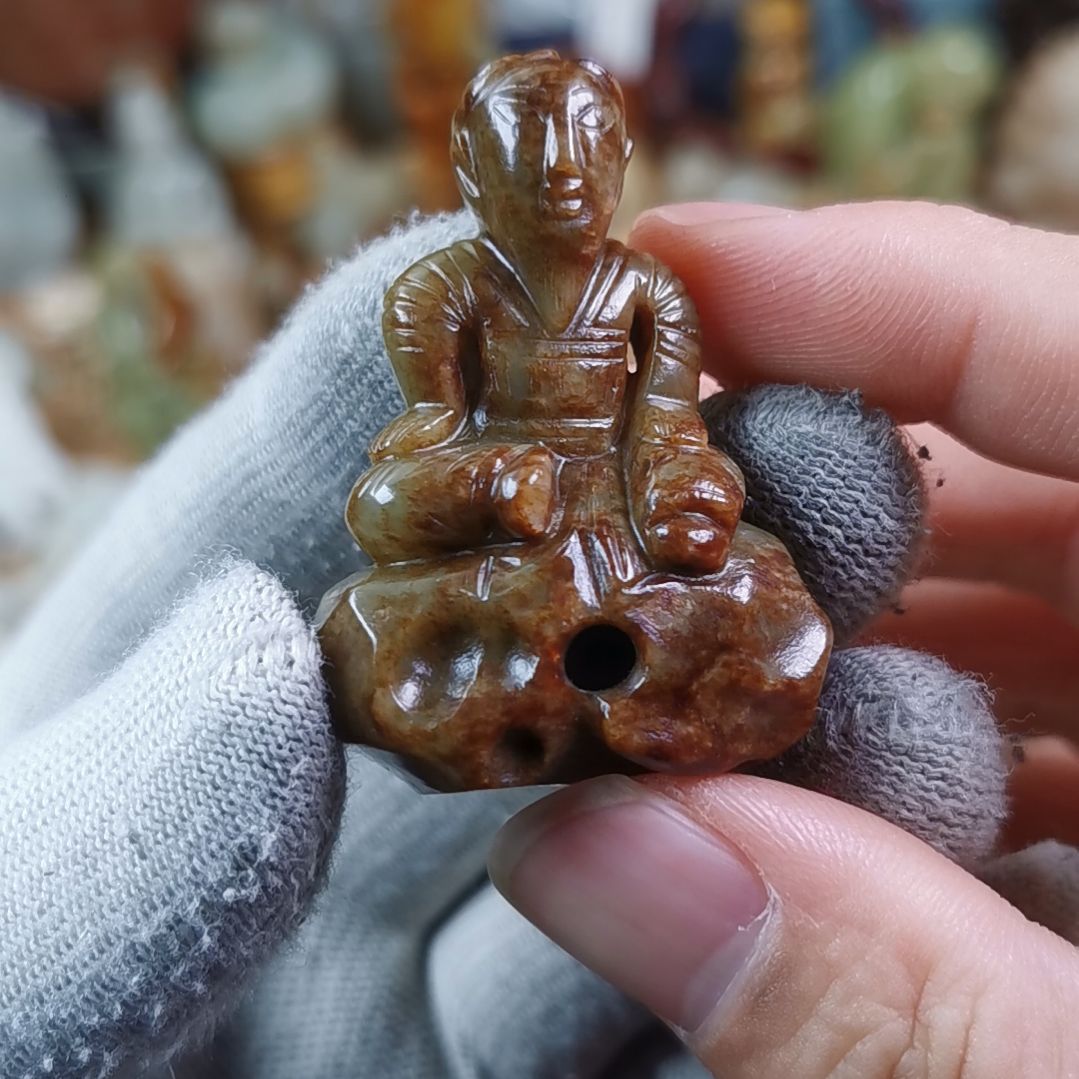 和田玉（糖玉）车挂未镶嵌万**尘