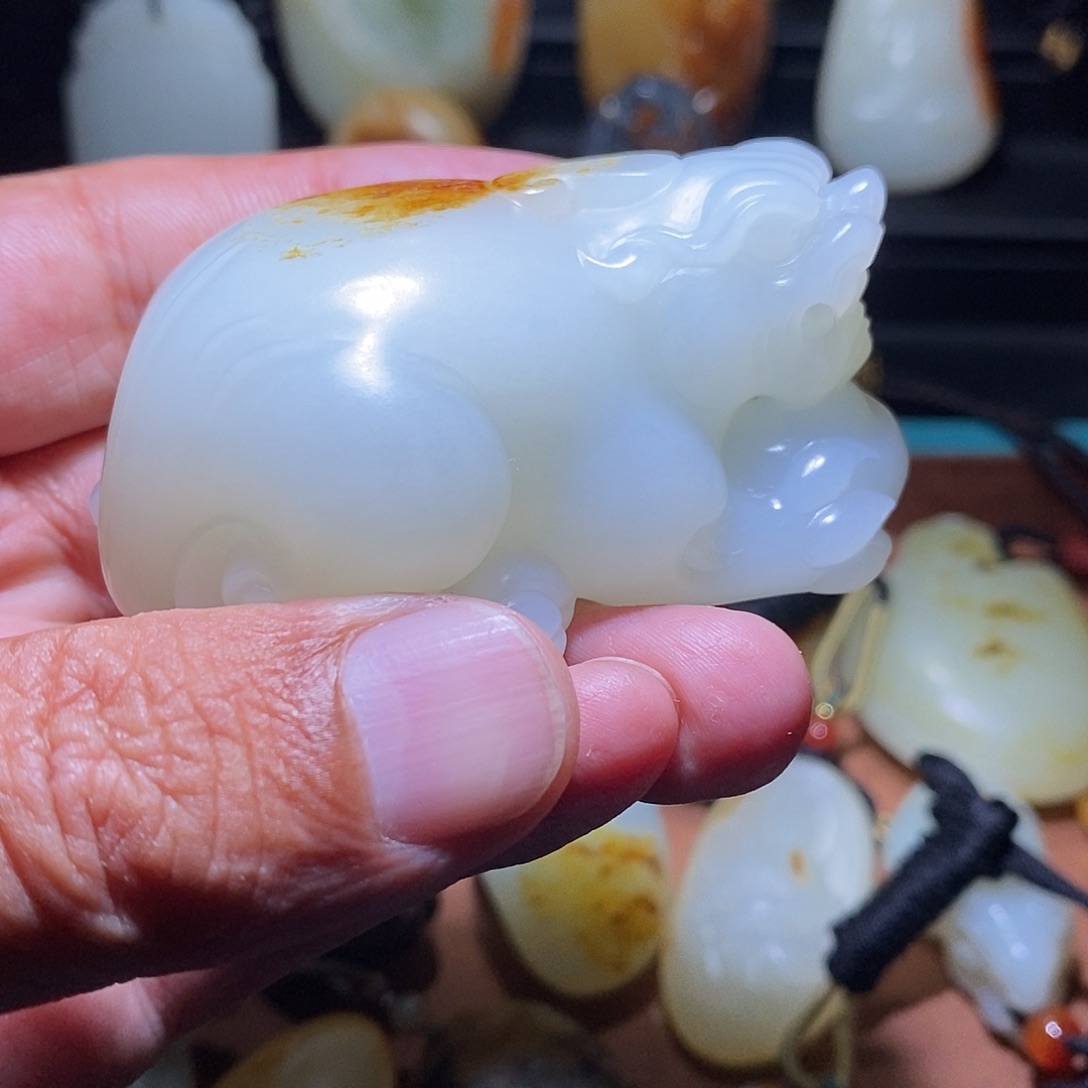 和田玉未镶嵌颈饰埃***塔