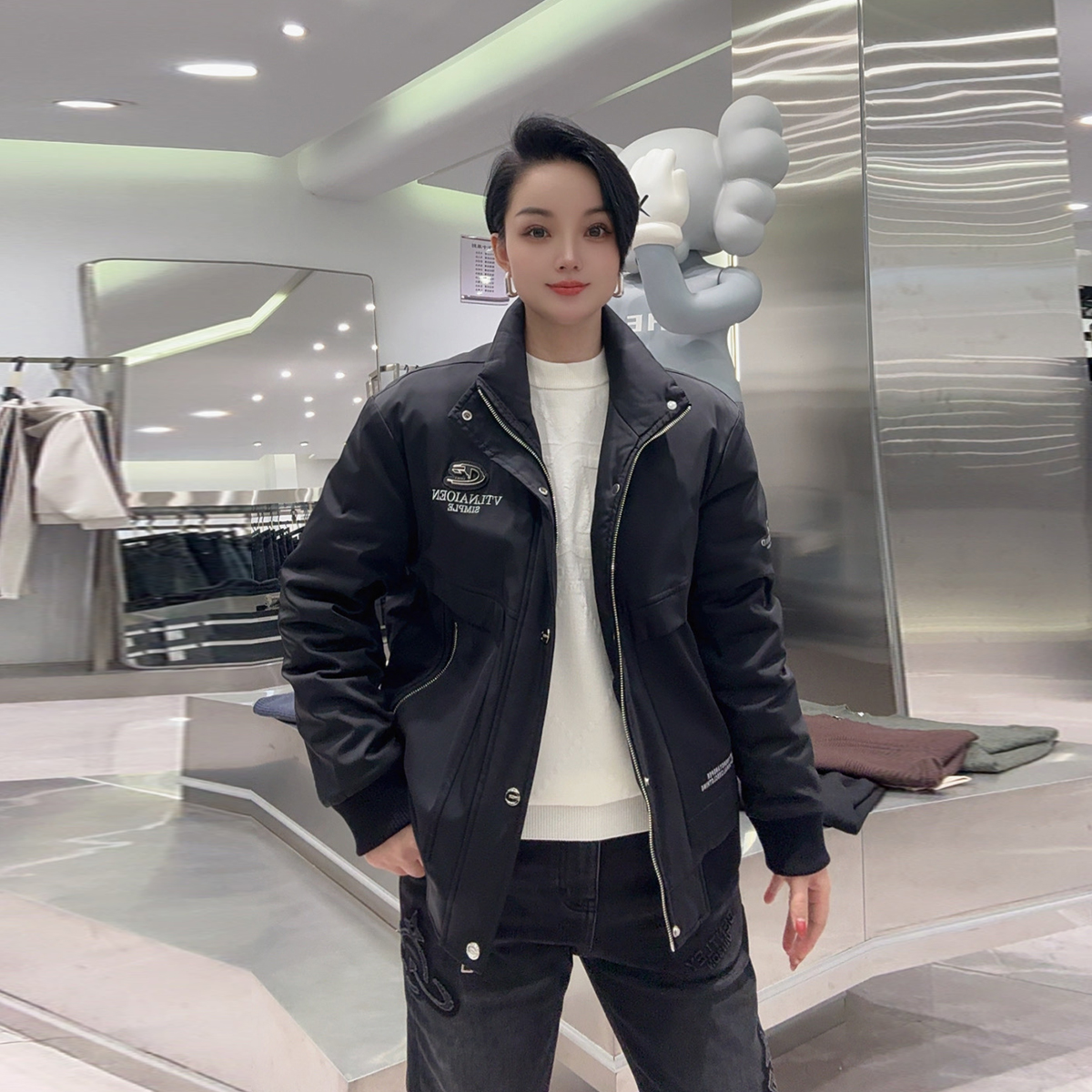 【华尔街名品】2025冬季新款字母刺绣立领帅气白鸭绒羽绒服-8883
